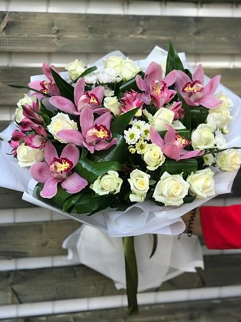 Букет цветов из: Розы и Хризантемы в Зарайский