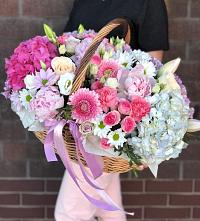 Цветочная композиция из Розы, Хризантемы, Пионы и Лизиантусы в корзине #REPLACE_PRED# Зарайский