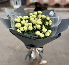 Букет Белые кустовые розы Солинеро в Зарайский