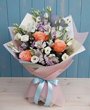 Букет цветов из:  Лизиантусы, Розы, Альстромерии и Гипсофила в Зарайский