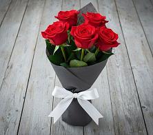 Букет 5 Красных роз Эдлесс Лав в Зарайский