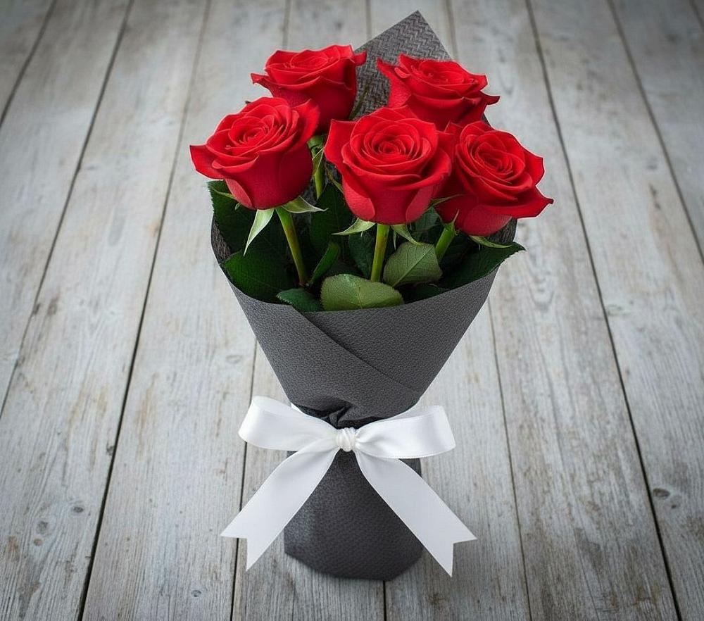 Букет 5 Красных роз Эдлесс Лав в Зарайский