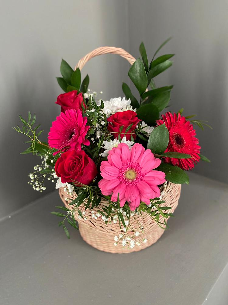 Цветочная композиция из Розы, Хризантемы и Герберы в корзине в Зарайский