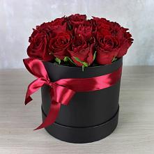 Цветочная композиция из Розы в шляпной коробке в Зарайский