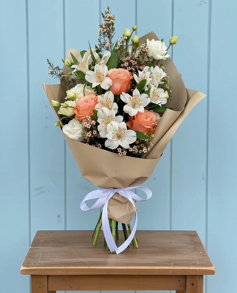 Букет цветов из: Альстромерии, Лизиантусы, Розы и Хризантемы в Зарайский