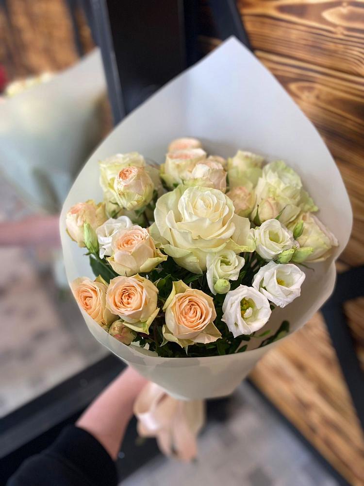 Букет цветов из: Розы и Лизиантусы в Зарайский